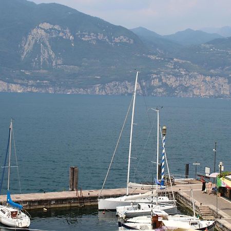 Hotel Danieli La Castellana Lago Di Garda Бренцоне сул Гарда Екстериор снимка