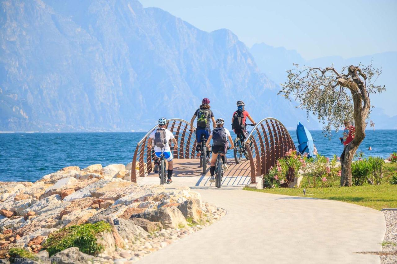 Hotel Danieli La Castellana Lago Di Garda Бренцоне сул Гарда Екстериор снимка