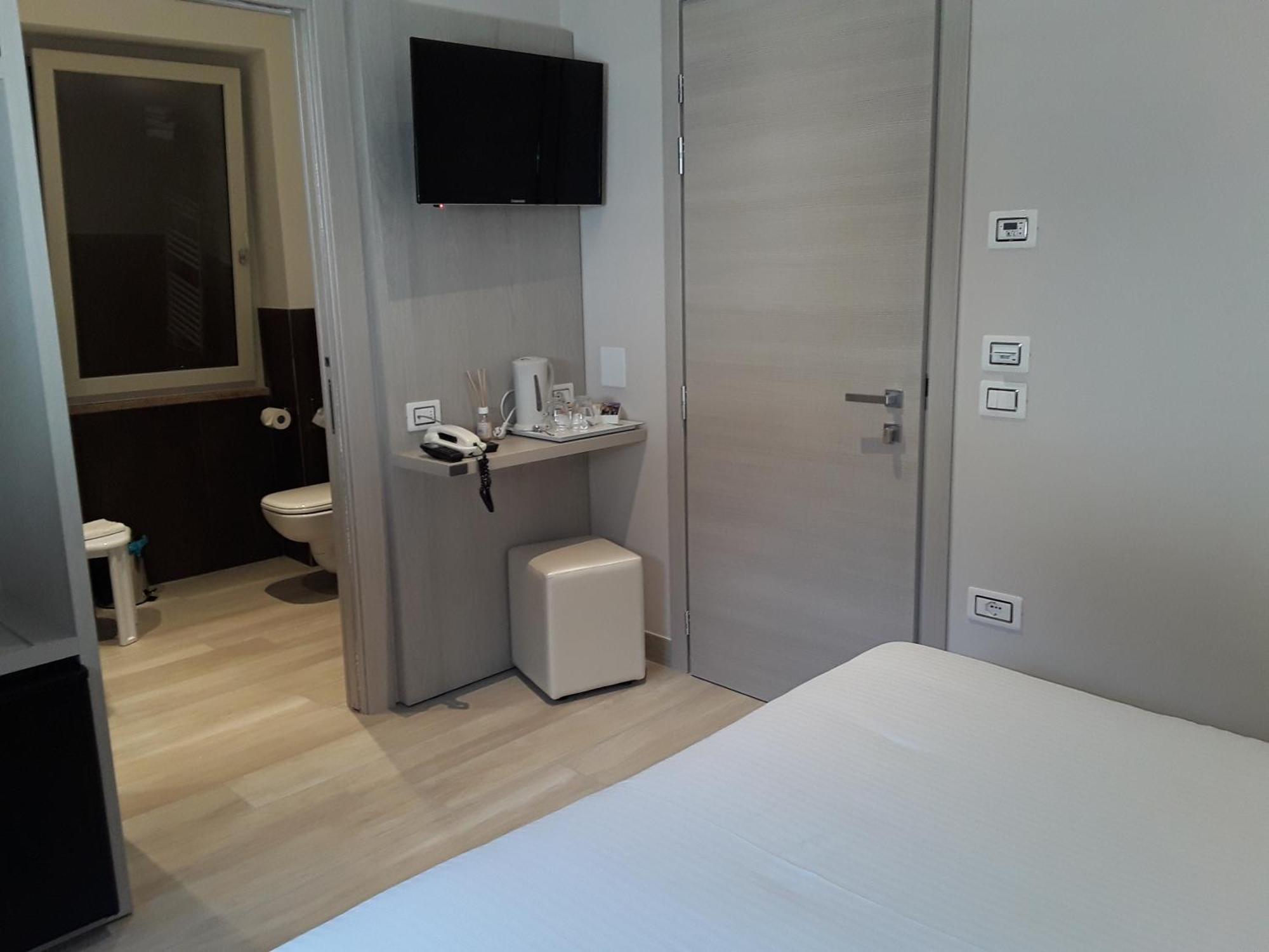 Hotel Danieli La Castellana Lago Di Garda Бренцоне сул Гарда Екстериор снимка