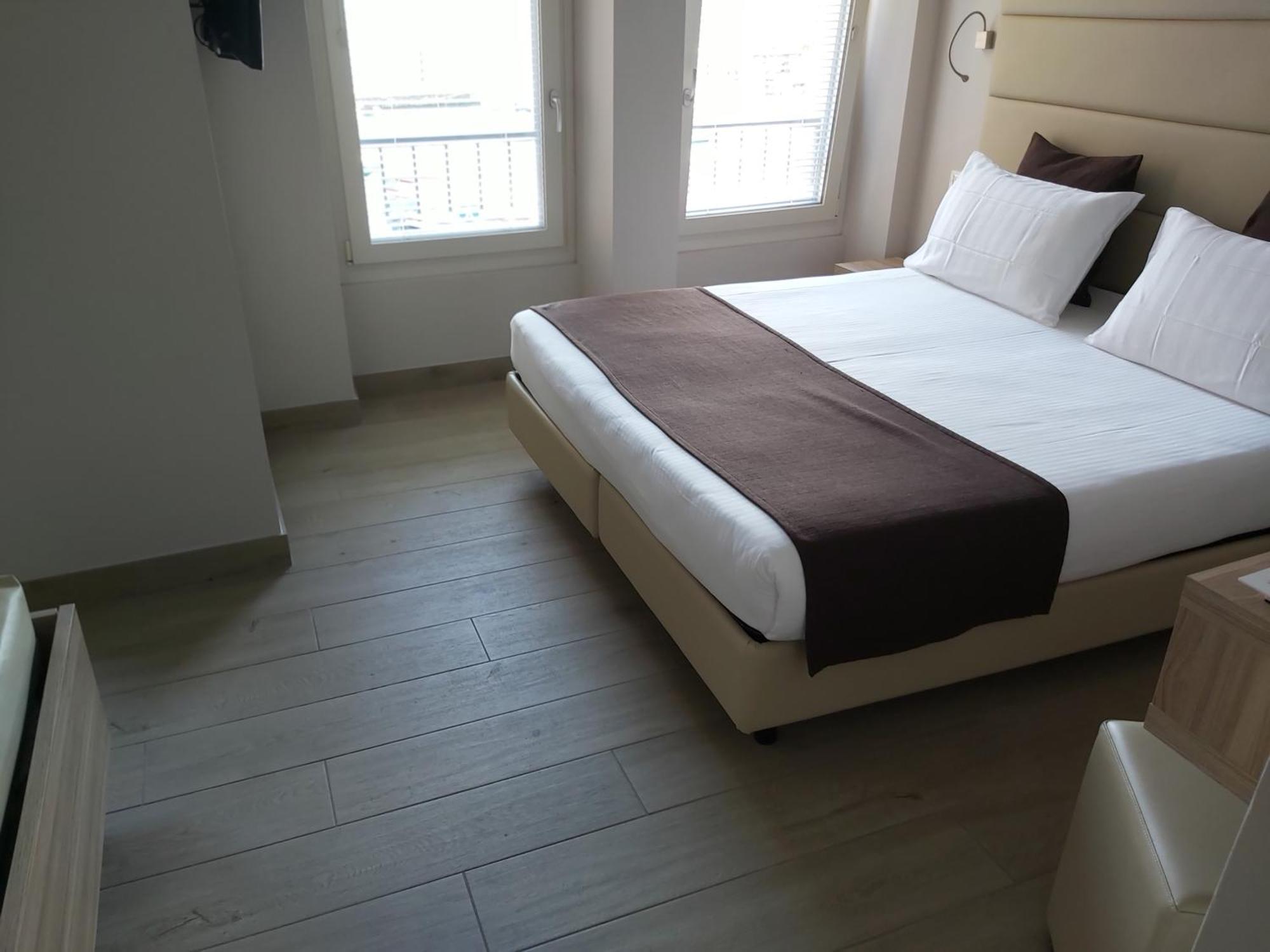Hotel Danieli La Castellana Lago Di Garda Бренцоне сул Гарда Екстериор снимка