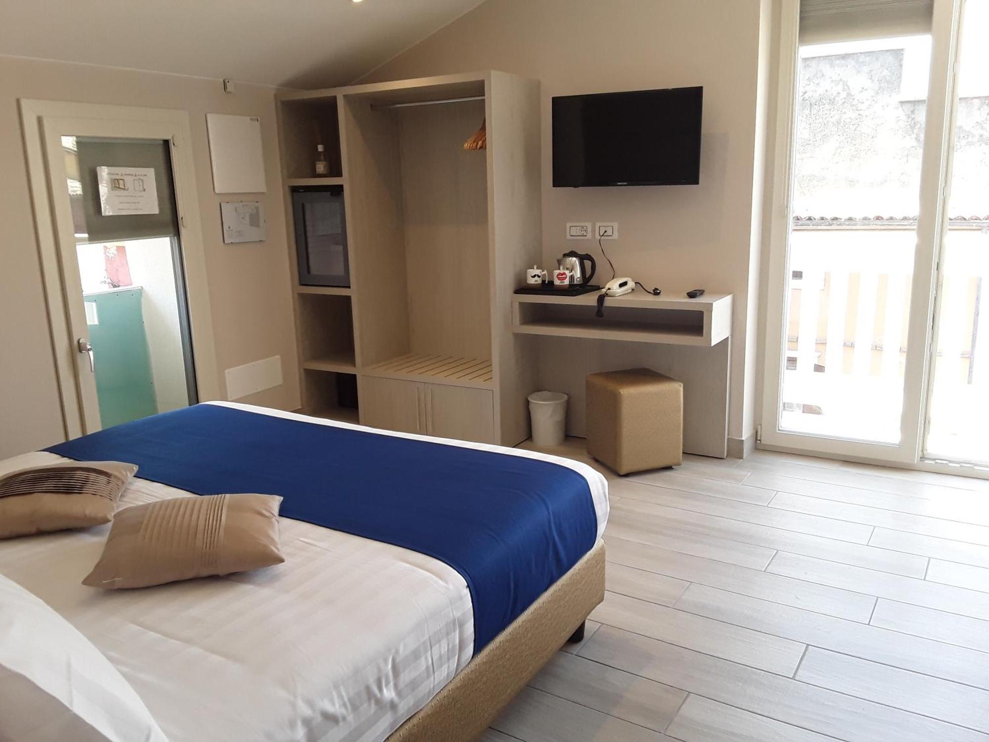 Hotel Danieli La Castellana Lago Di Garda Бренцоне сул Гарда Екстериор снимка