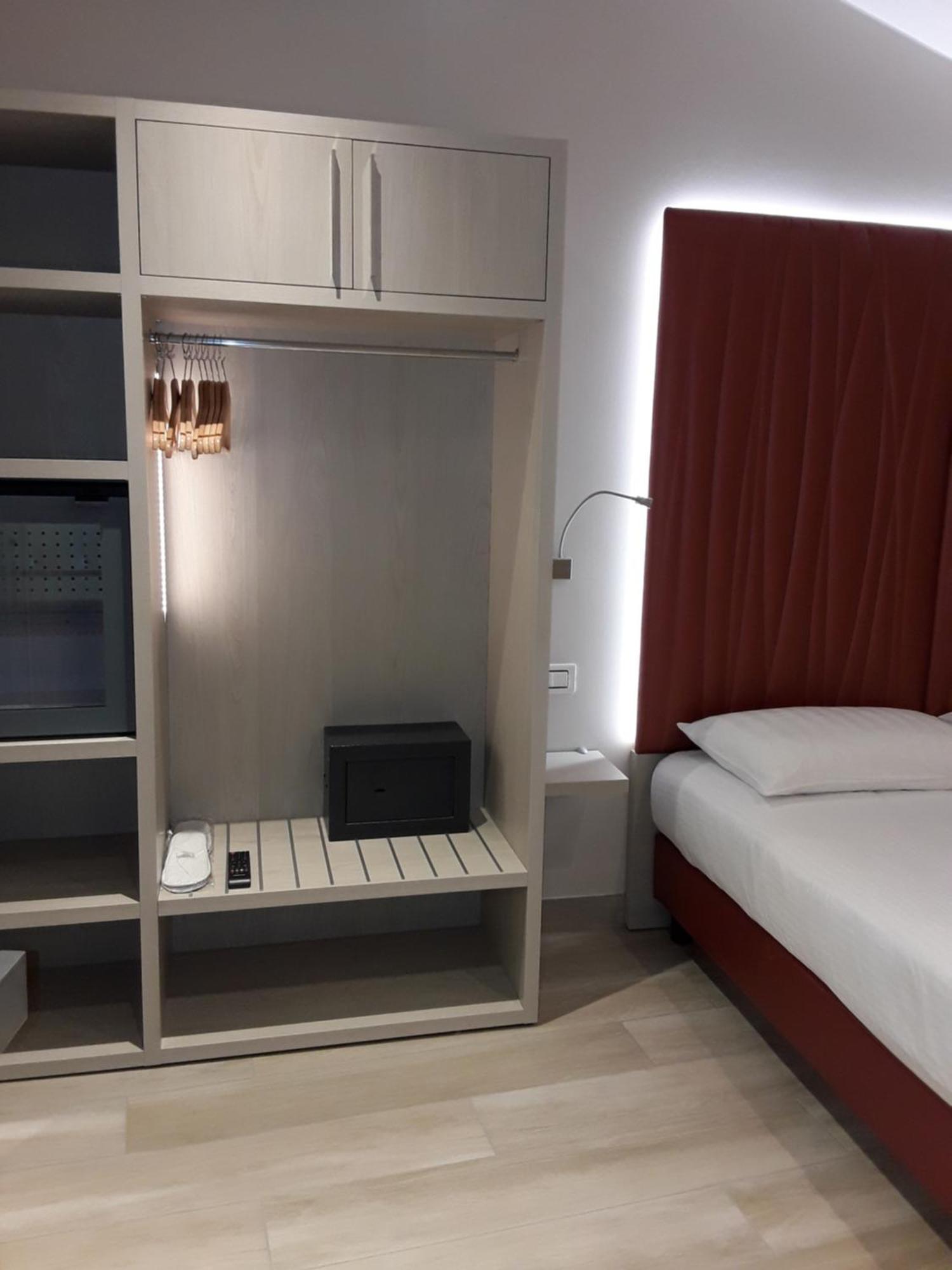 Hotel Danieli La Castellana Lago Di Garda Бренцоне сул Гарда Екстериор снимка