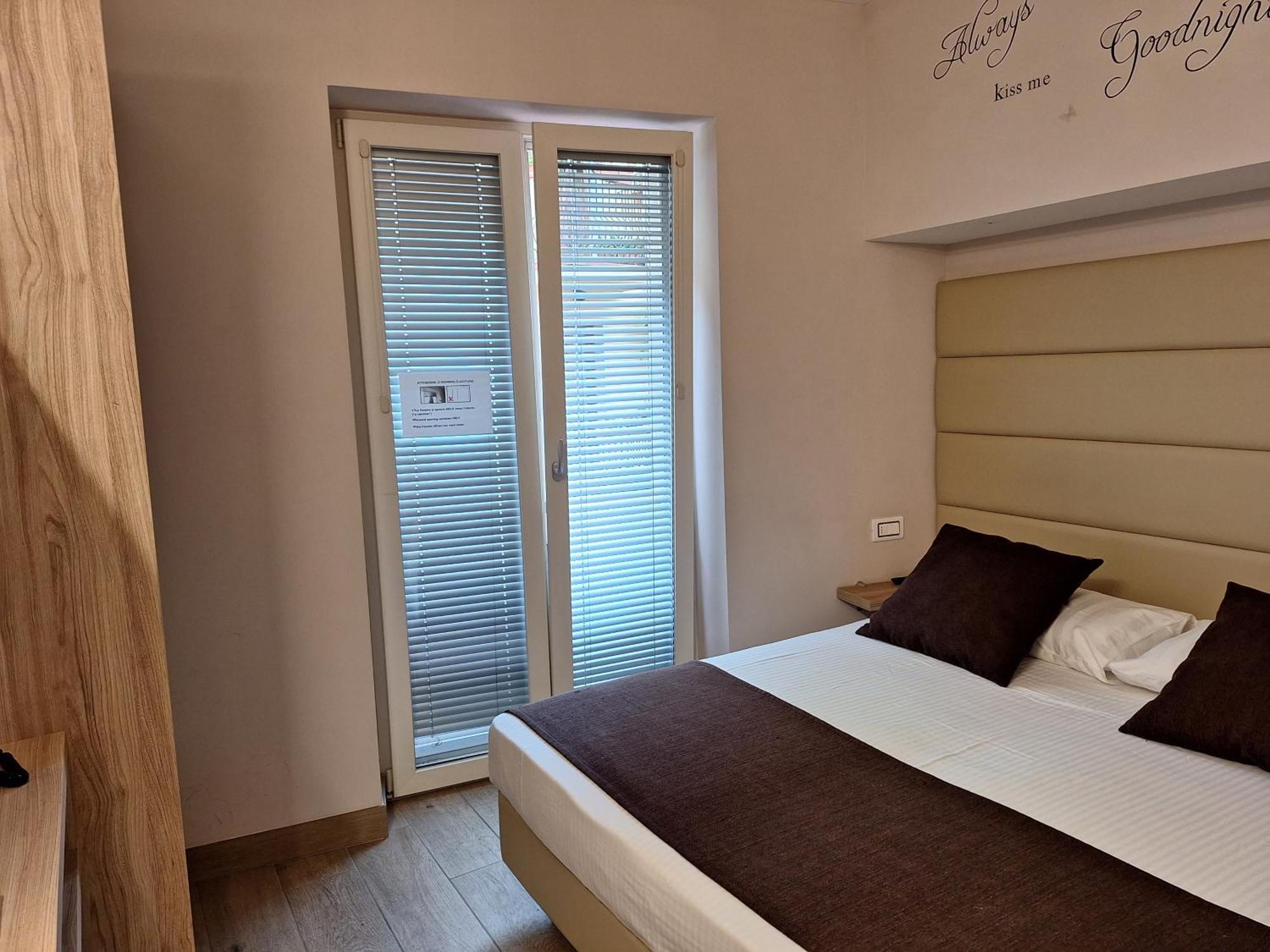 Hotel Danieli La Castellana Lago Di Garda Бренцоне сул Гарда Екстериор снимка