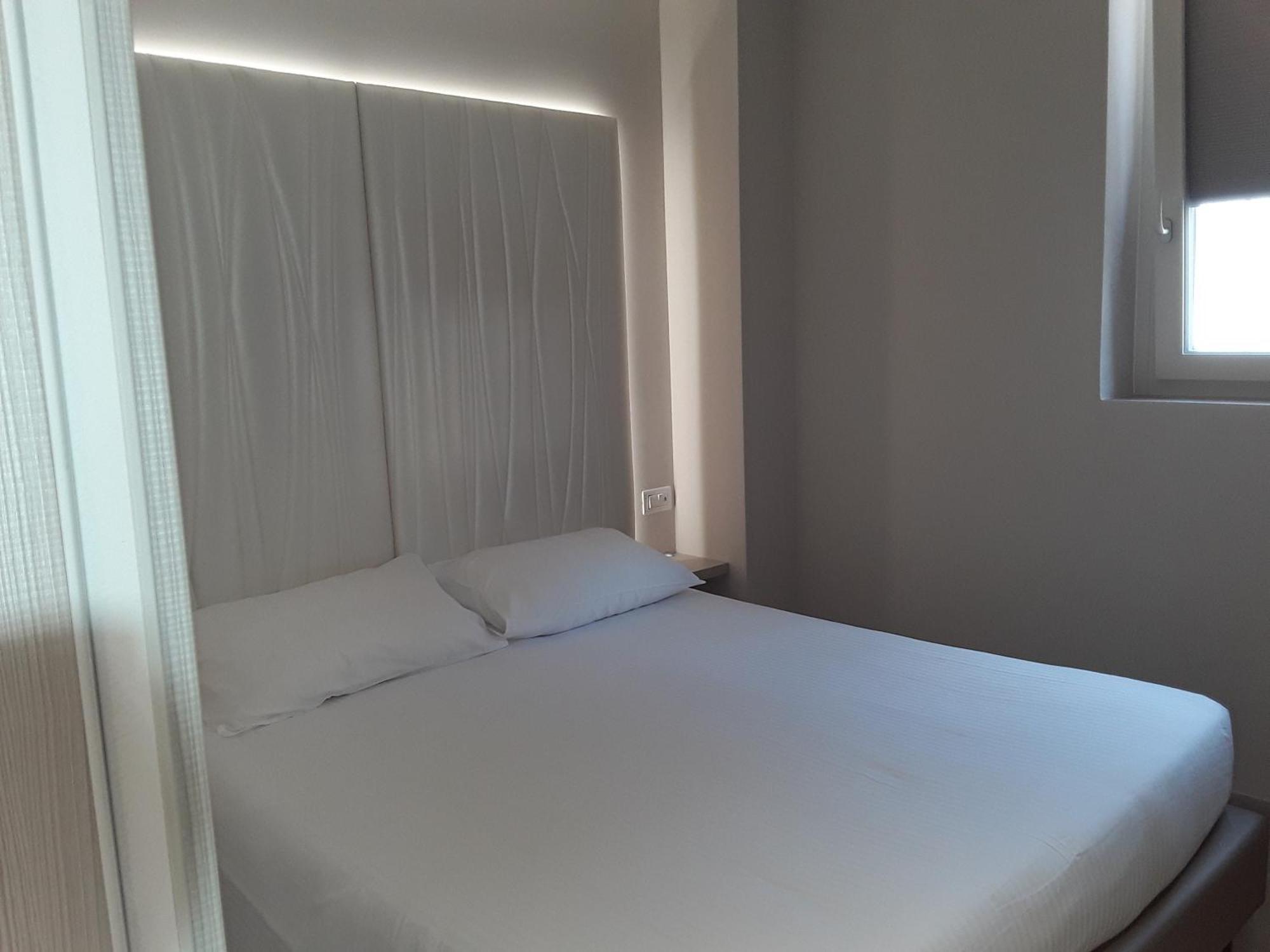 Hotel Danieli La Castellana Lago Di Garda Бренцоне сул Гарда Екстериор снимка
