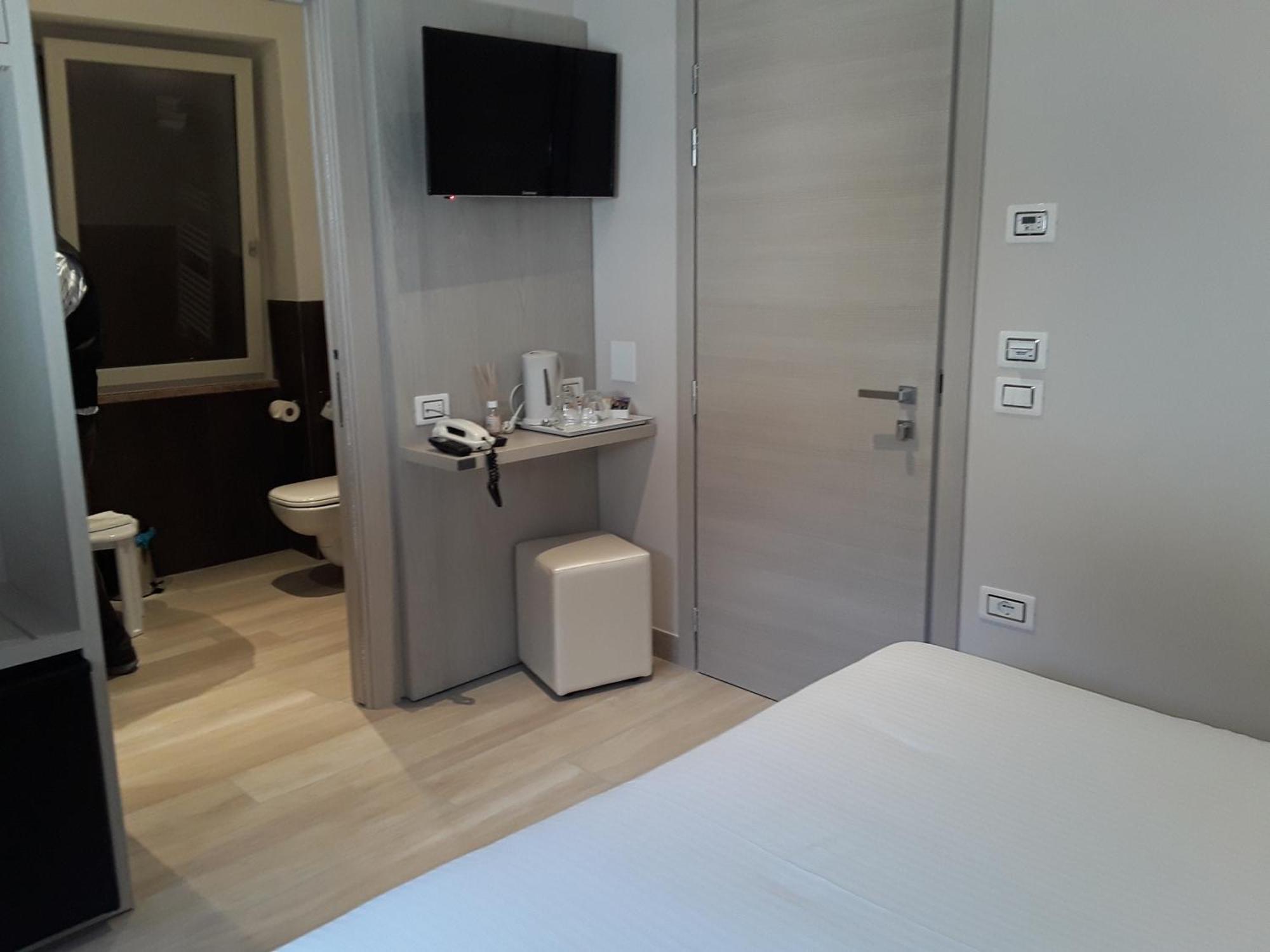 Hotel Danieli La Castellana Lago Di Garda Бренцоне сул Гарда Екстериор снимка