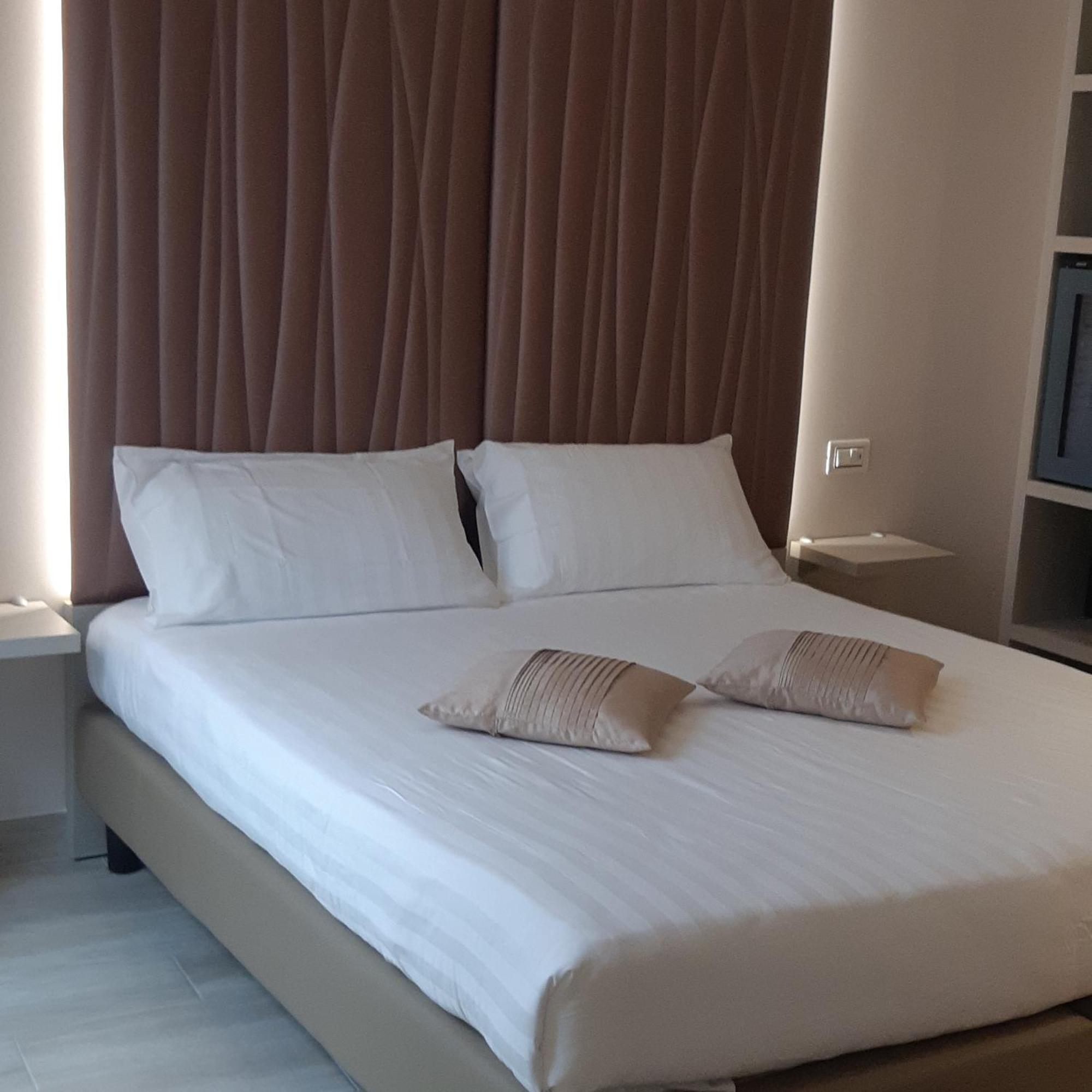 Hotel Danieli La Castellana Lago Di Garda Бренцоне сул Гарда Екстериор снимка